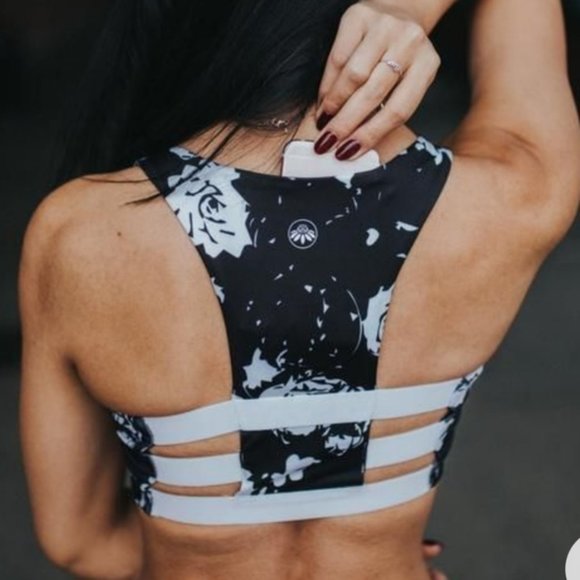 Senita Athletics Other - Senita Athletics Dominate Sports Bra - Green